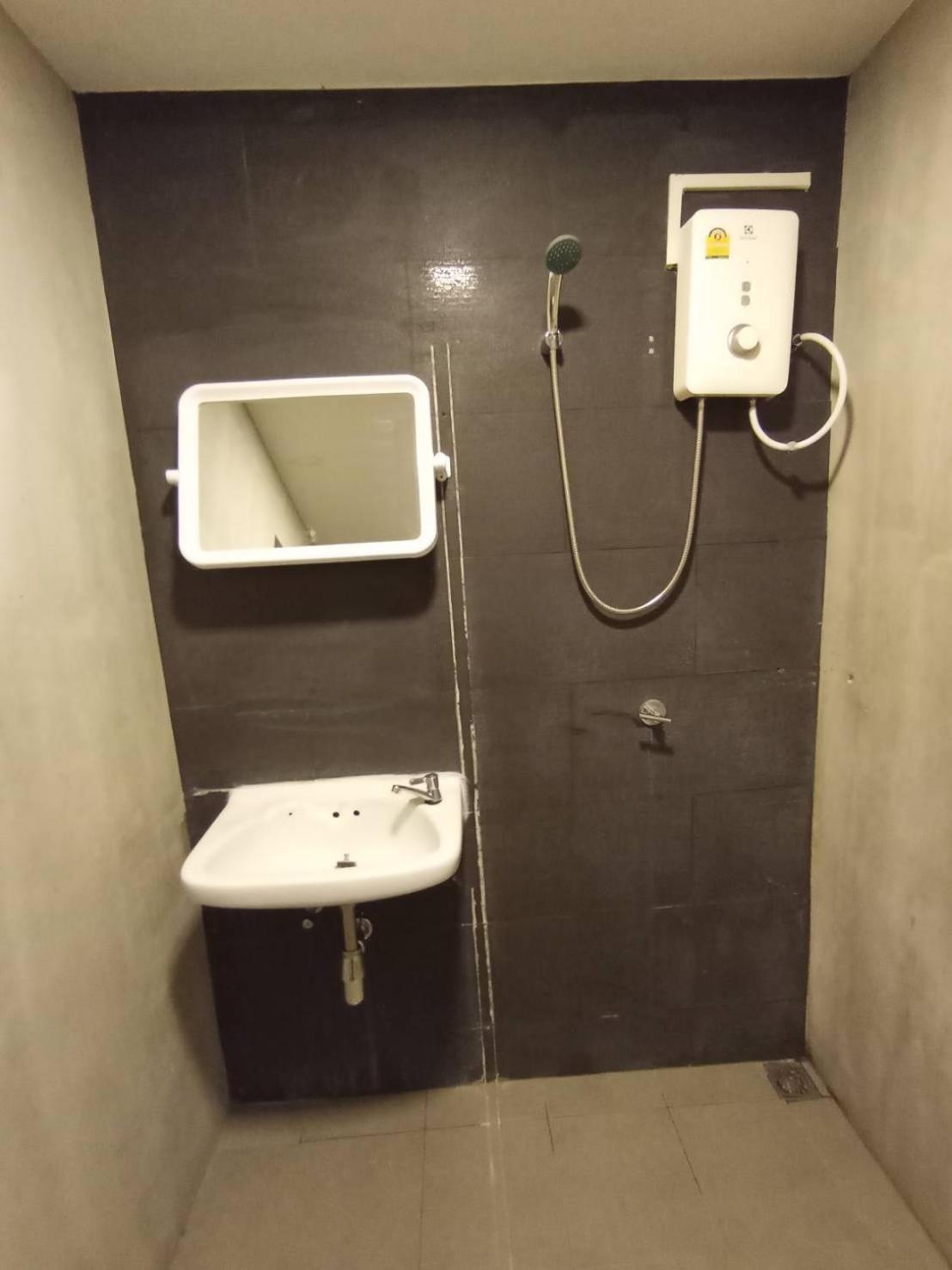 בנגקוק Go Inn Silom - Bts Saint Louis โกอินน์ สีลม - สถานีรถไฟฟ้าเซนต์หลุยส์ X מראה חיצוני תמונה