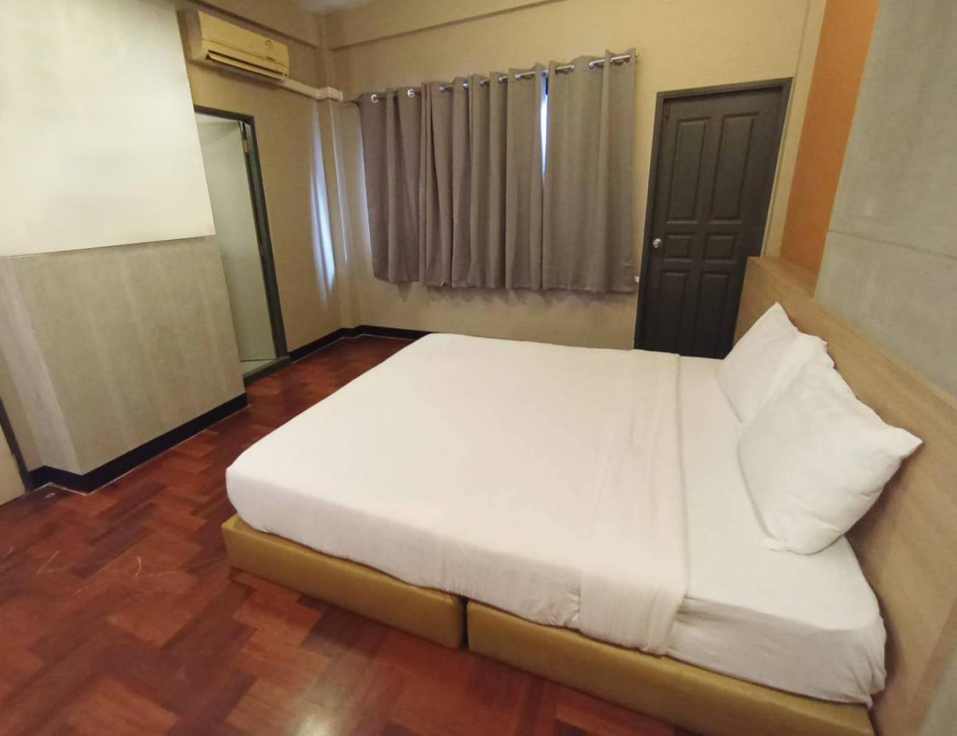 בנגקוק Go Inn Silom - Bts Saint Louis โกอินน์ สีลม - สถานีรถไฟฟ้าเซนต์หลุยส์ X מראה חיצוני תמונה